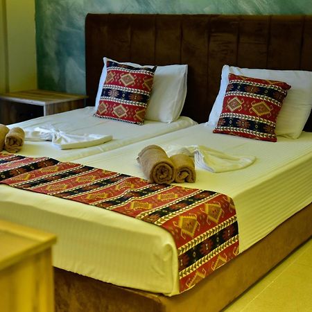 Te Bujtina Hotel- Cozy Stay With Traditional Breakfast Near Beach Golem  Exterior photo