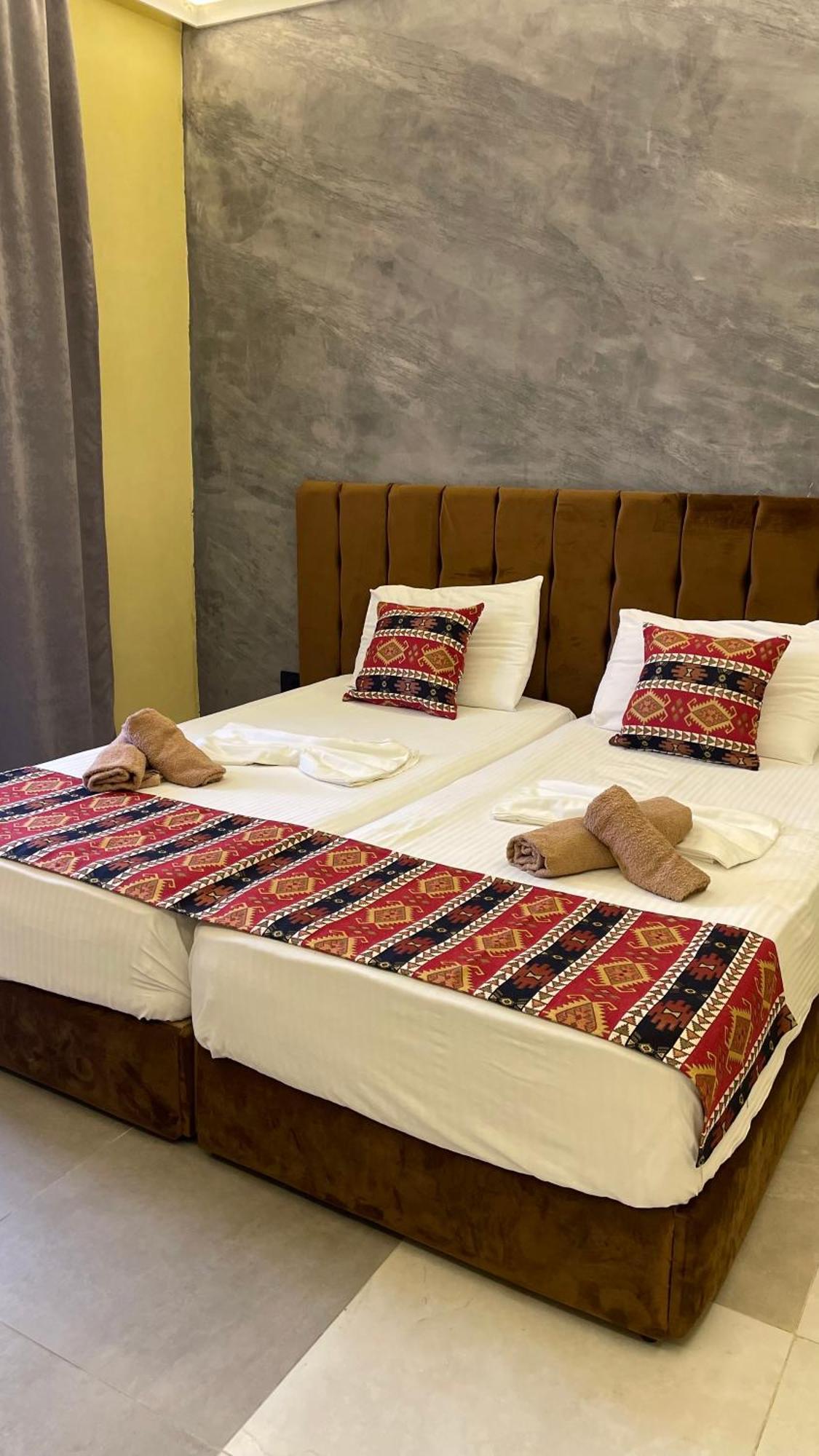 Te Bujtina Hotel- Cozy Stay With Traditional Breakfast Near Beach Golem  Exterior photo
