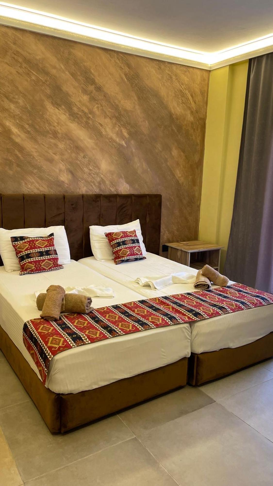 Te Bujtina Hotel- Cozy Stay With Traditional Breakfast Near Beach Golem  Exterior photo