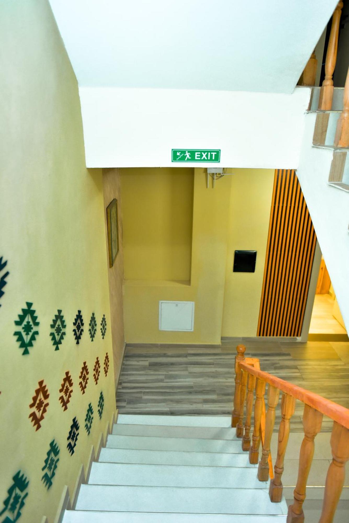 Te Bujtina Hotel- Cozy Stay With Traditional Breakfast Near Beach Golem  Exterior photo