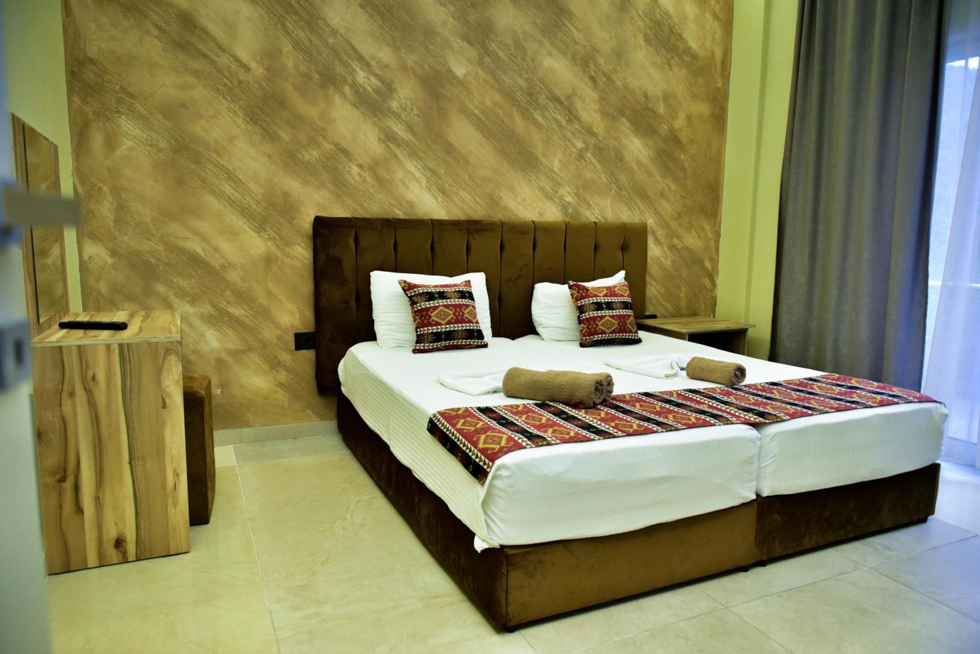 Te Bujtina Hotel- Cozy Stay With Traditional Breakfast Near Beach Golem  Exterior photo