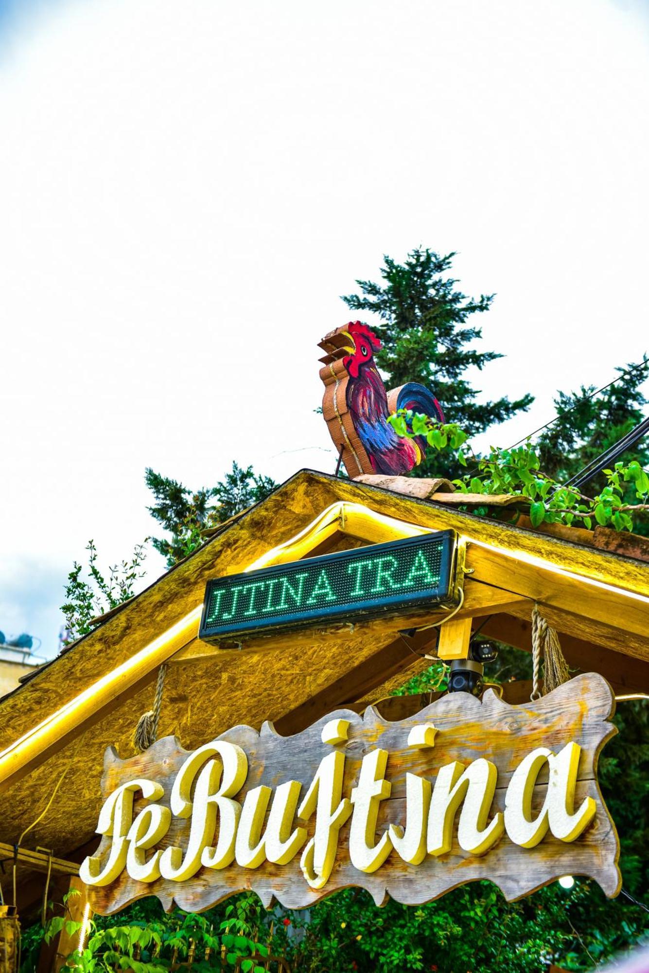 Te Bujtina Hotel- Cozy Stay With Traditional Breakfast Near Beach Golem  Exterior photo