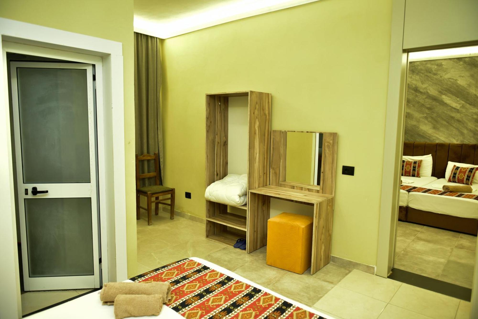 Te Bujtina Hotel- Cozy Stay With Traditional Breakfast Near Beach Golem  Exterior photo